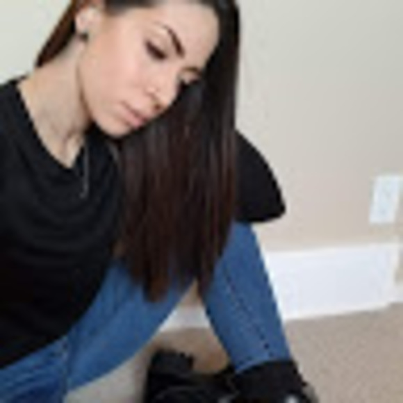 Meet your Posher, Tenisha - Picture 1 of 1